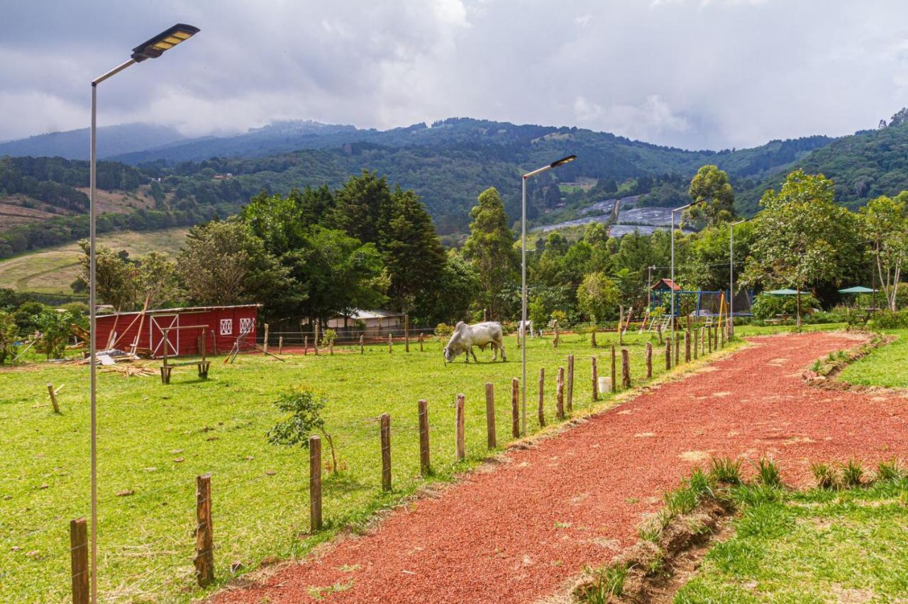 Hotel & Spa Escondite De La Montana Sabana Redonda Eksteriør bilde